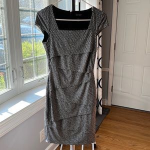 Instantly skimming dress from White House black market. Size 2. Black and white